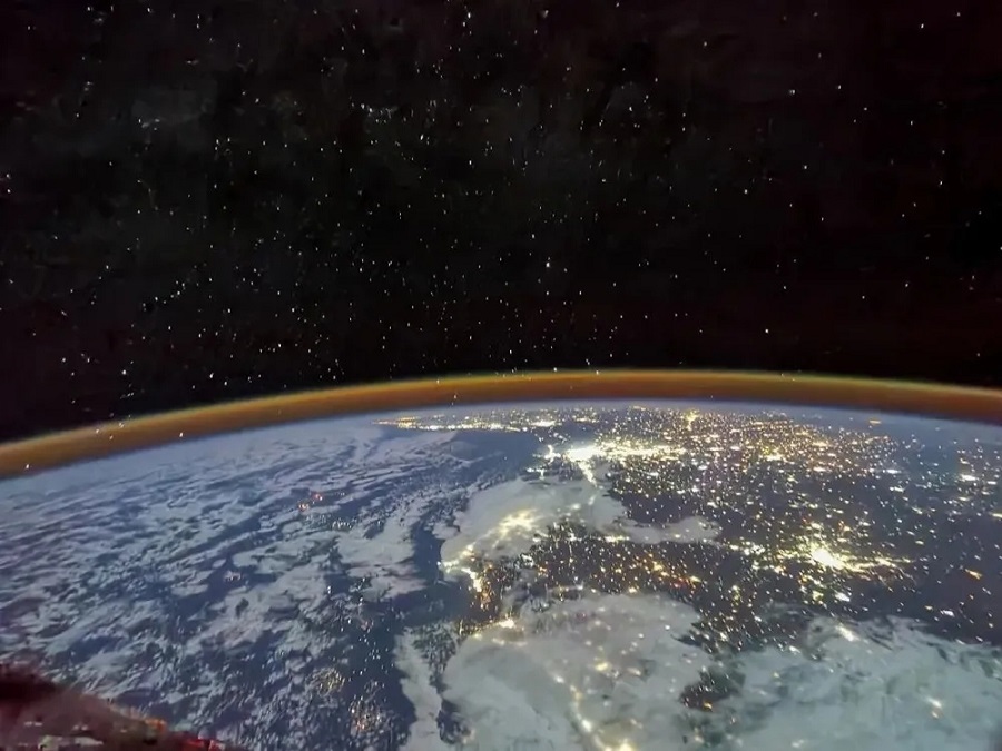 太空2.webp.jpg